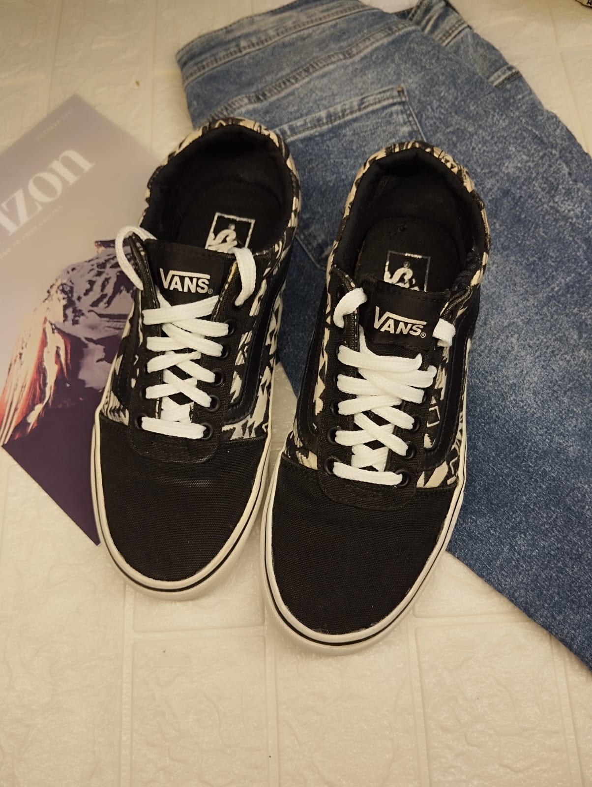 Black printed low rise vans